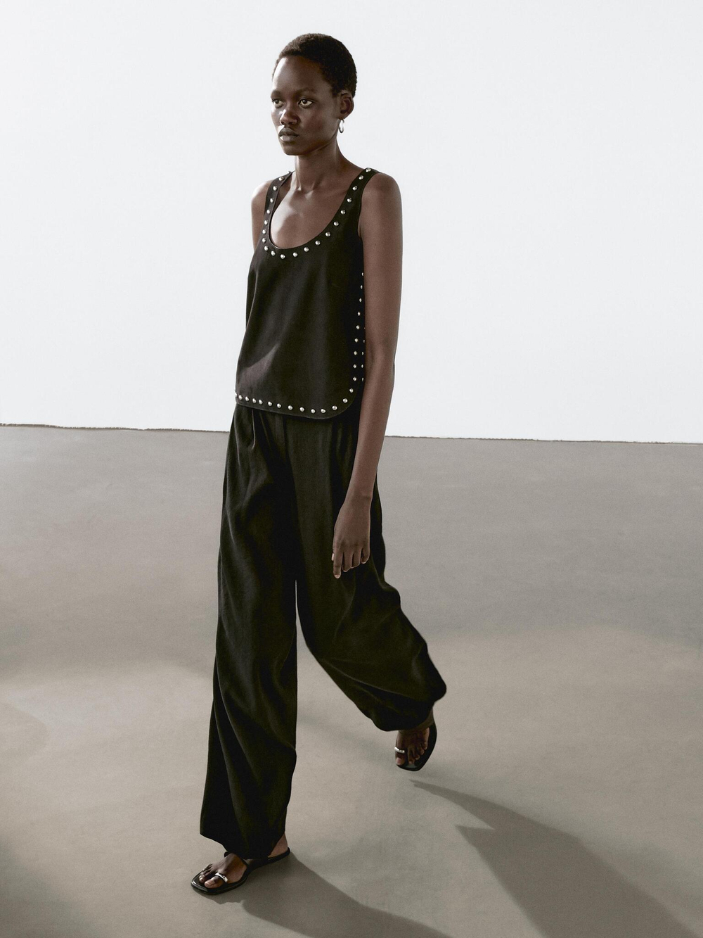 Massimo Dutti Брюки прямого кроя из смесового льна с защипами, черный