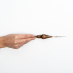 Железный крючок для вязания с деревянной ручкой из древесины кедра размером 1.6 мм. K220