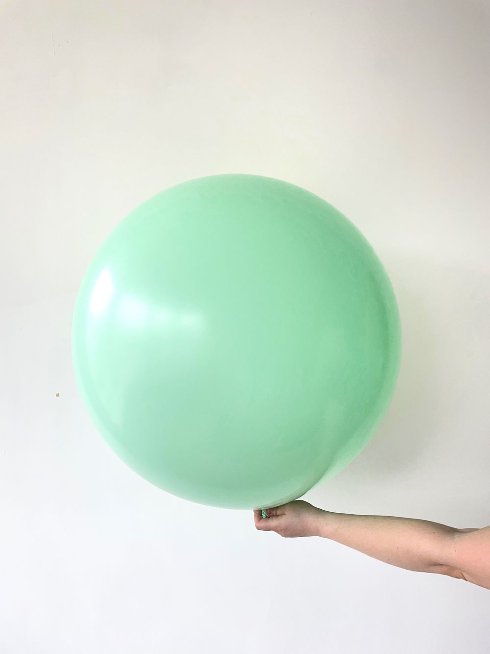 S шар гигант 24"/60 см, макарун зеленый пастель (БГ-90)  Изображение3