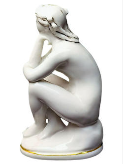 Фарфоровая Статуэтка "На пляже" ЛФЗ