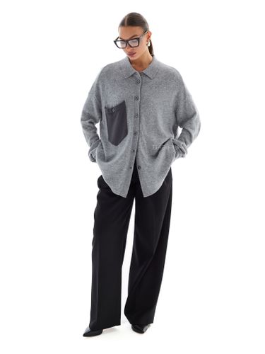 Серая кашемировая рубашка с контрастным карманом