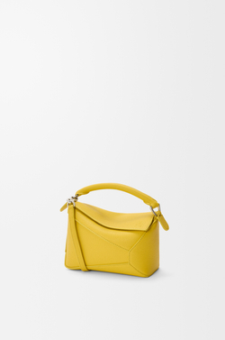 Loewe Мини-сумка Puzzle Edge из мягкой зернистой телячьей кожи, желтый