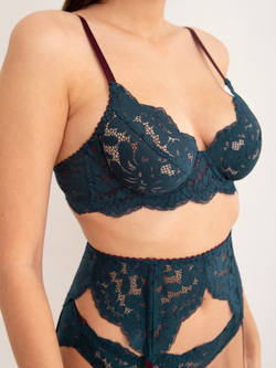 Кружевной бюстгальтер с диагональным швом и классическим поясом, Кармен