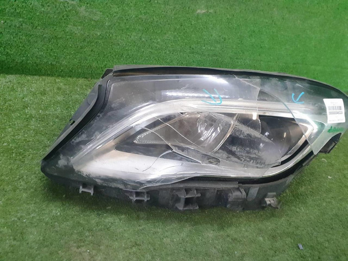 Битая Фара левая Mercedes GLA x156 (2017-2020) LED