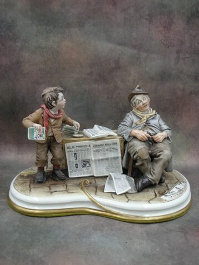 Статуэтка. Фарфор. Маленький покупатель и усталый продавец. Capodimonte. Италия