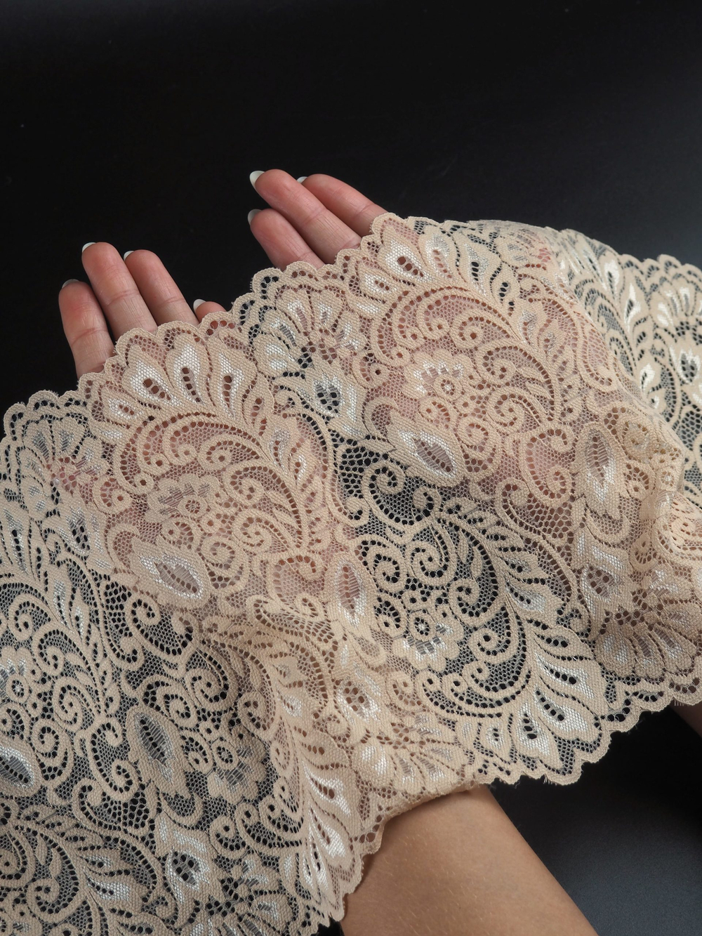 Эластичное кружево бежевое ширина 19 см
