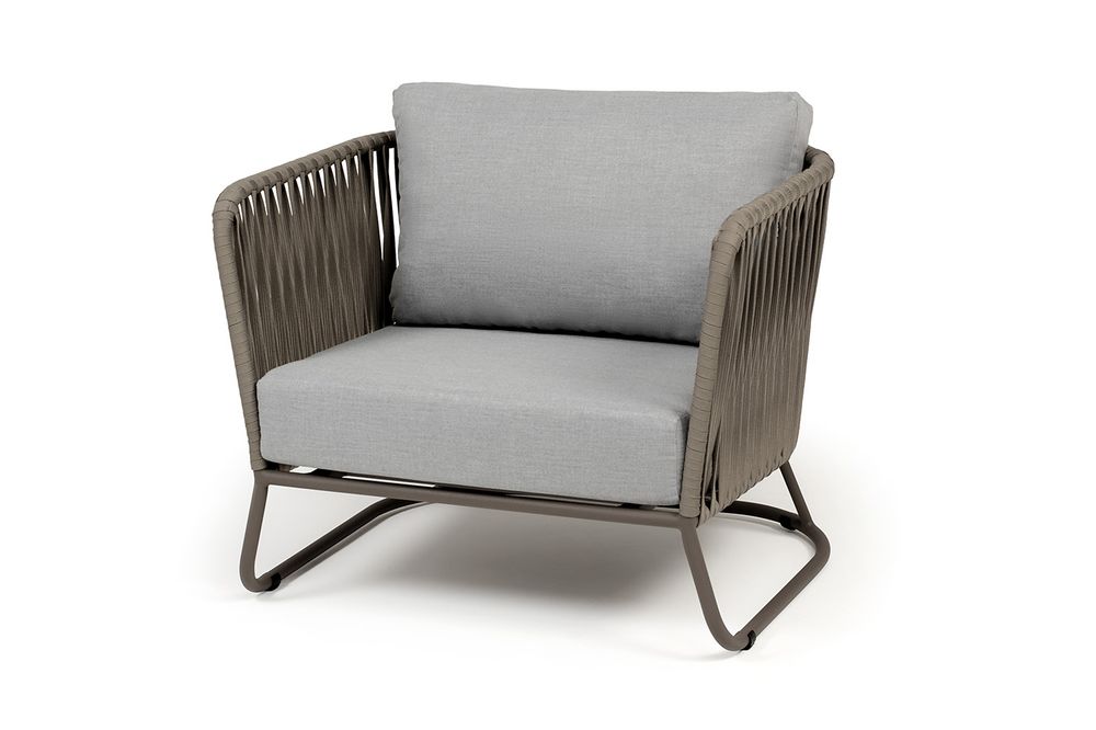 "Багамы" кресло плетеное из роупа, каркас алюминий бежево-серый (RAL7006) муар, роуп серо-коричневый 23мм, ткань светло-серая