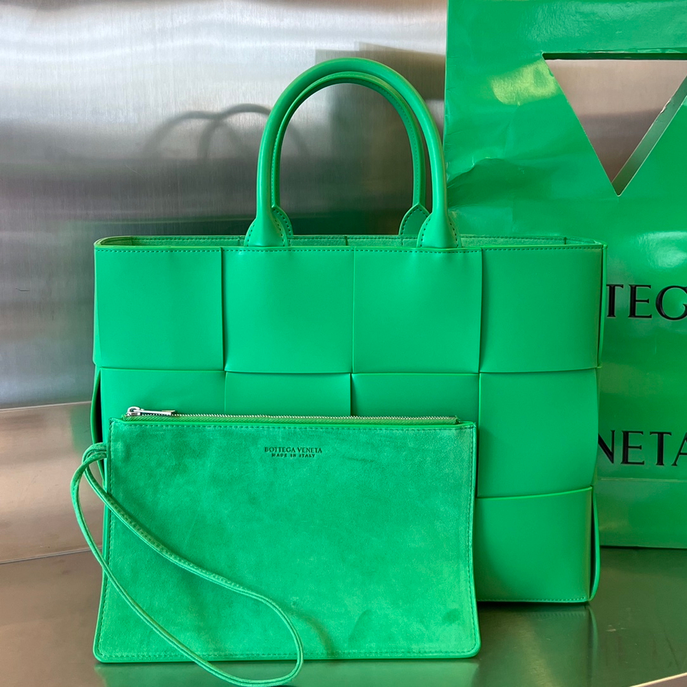 Bottega Veneta Medium Arco Tote Bag 37 cm