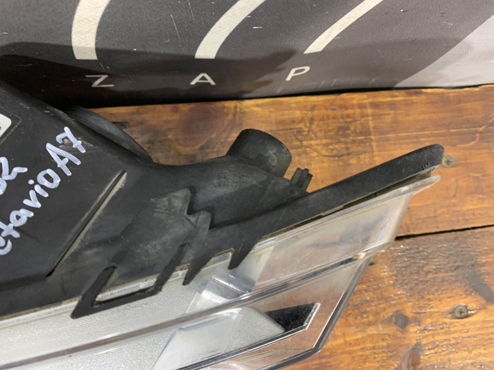 ПТФ передняя левая Skoda Octavia 3 (A7) 13-17 Б/У Оригинал 5E0941699D