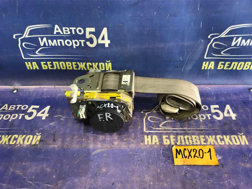 Ремень безопасности передний правый TOYOTA PRONARD 2000