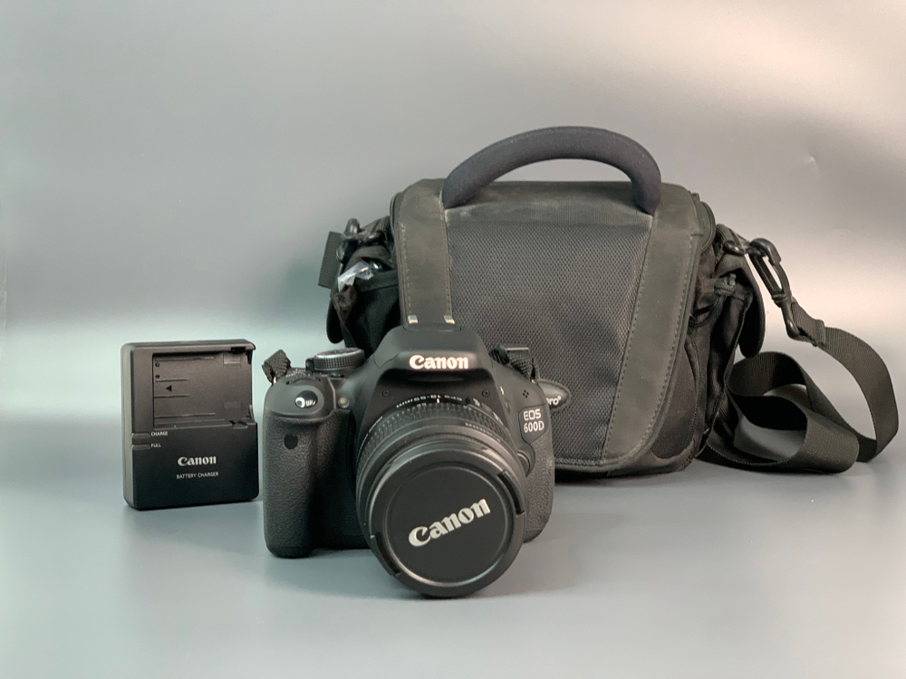 Canon 600D kit 18-55mm 3.5-5.6 IS ll 1.800 кадров