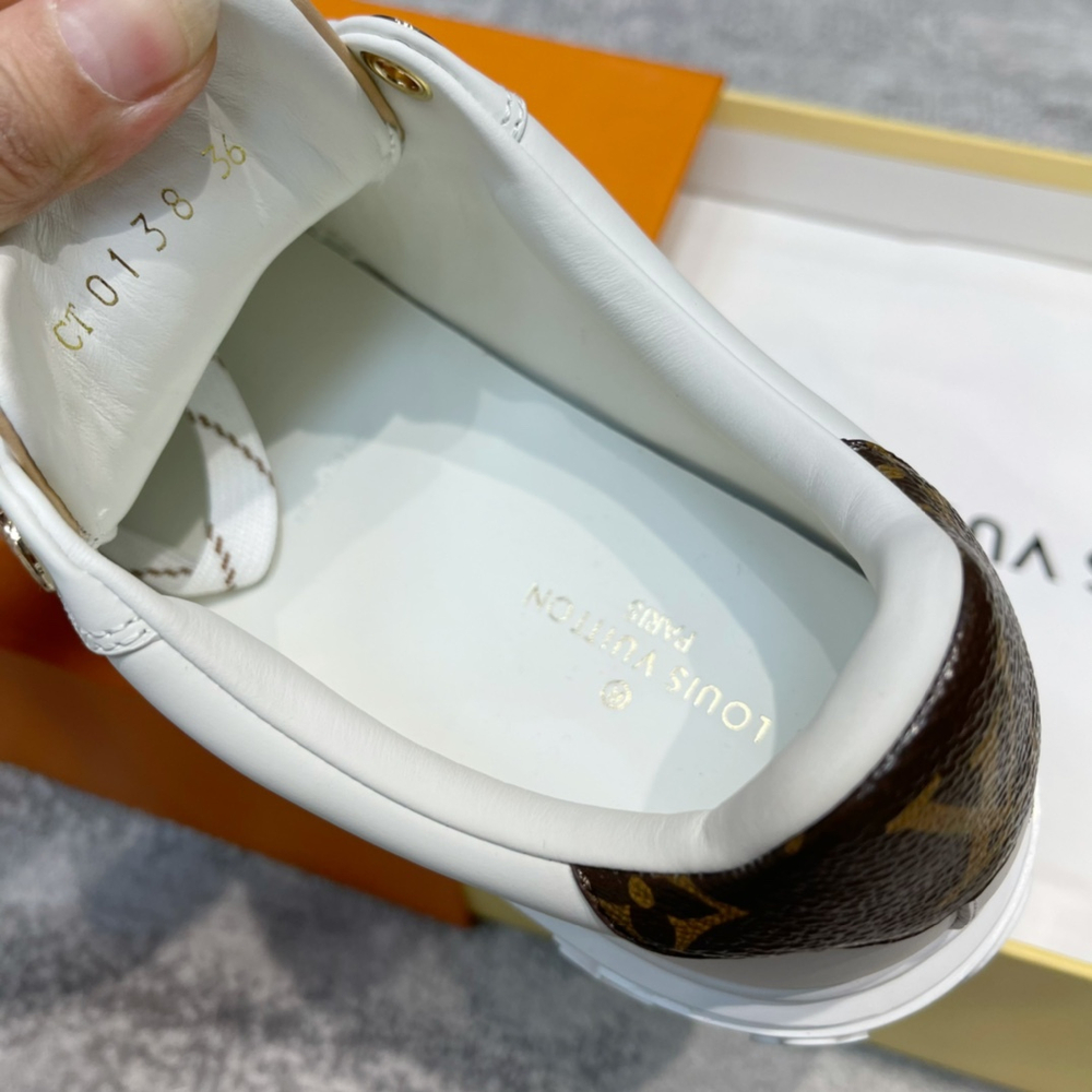 Louis Vuitton Time Out