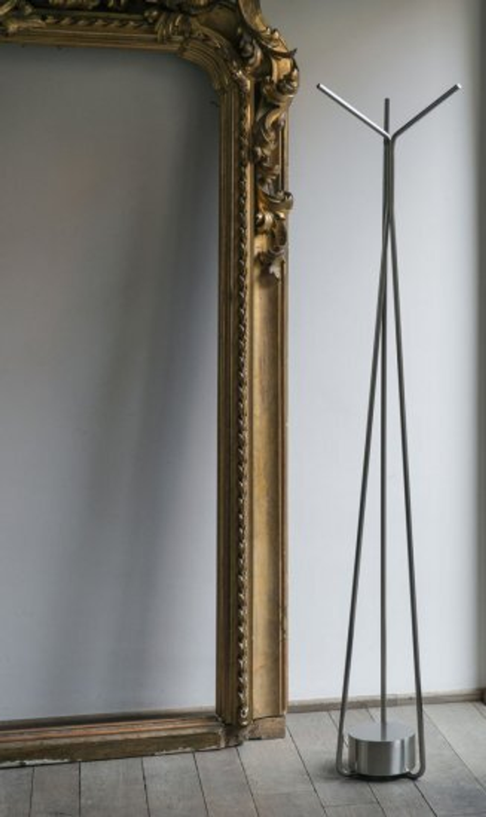 Вешалка стальная V31