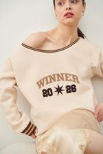 СВИТШОТ НА ОДНО ПЛЕЧО «WINNER» КРЕМ-БРЮЛЕ