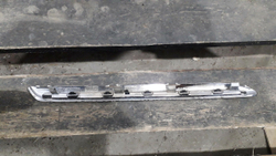 Молдинг решетки радиатора Mercedes E (W213) 16-20 Б/У Оригинал A2138880173