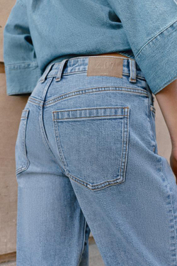 ZARA ДЖИНСЫ Z.07 RELAXED FIT СО СРЕДНЕЙ ПОСАДКОЙ И ОТВОРОТАМИ, ВЫЦВЕТШИЙ СИНИЙ