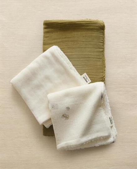 ZARA HOME ДЕТСКИЕ МУСЛИНОВЫЕ ПОЛОТЕНЦА (3 ШТ.), ЭКРЮ