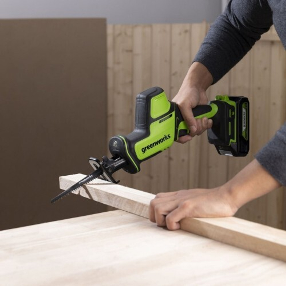 Пила сабельная аккумуляторная GREENWORKS GPT-CRS-25 24V, АКБ 4Ач и ЗУ 1200507CUB
