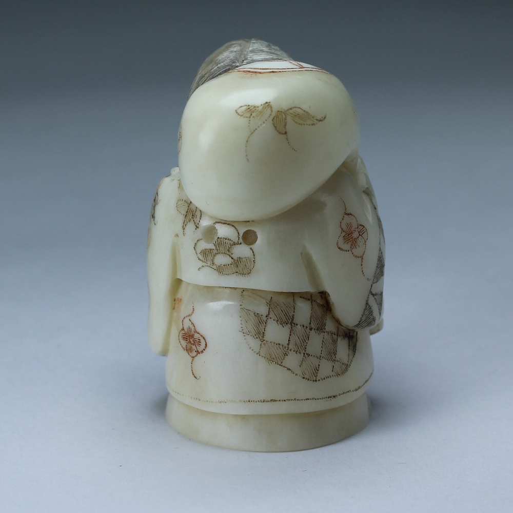 Нэцкэ Ребенок с мешком через плечо