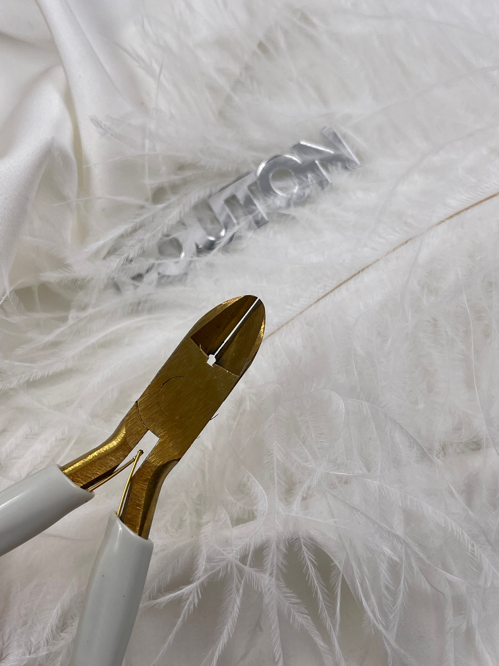 Кусачки бокорезы золотистые с белыми ручками