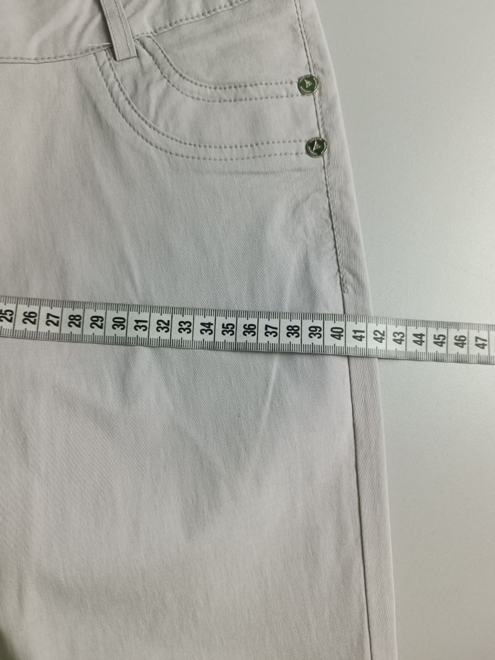 Штаны белые на лето 40-42 размер