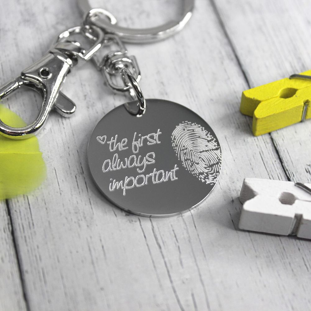 Брелок с гравировкой отпечатка пальца на заказ