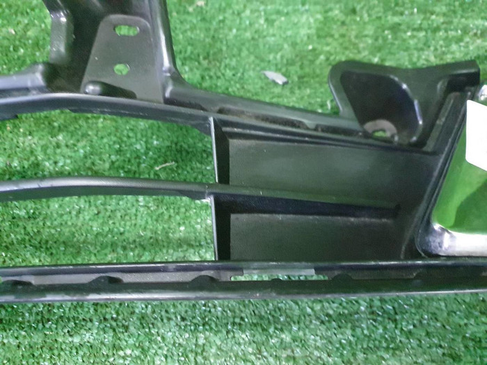 Решетка переднего бампера левая Toyota Land Cruiser 200 (2015-2021)