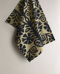 ZARA HOME X NANUSHKA ЛЬНЯНОЕ ПОЛОТЕНЦЕ С ЦВЕТОЧНЫМ РИСУНКОМ, ТЕМНО-СИНИЙ