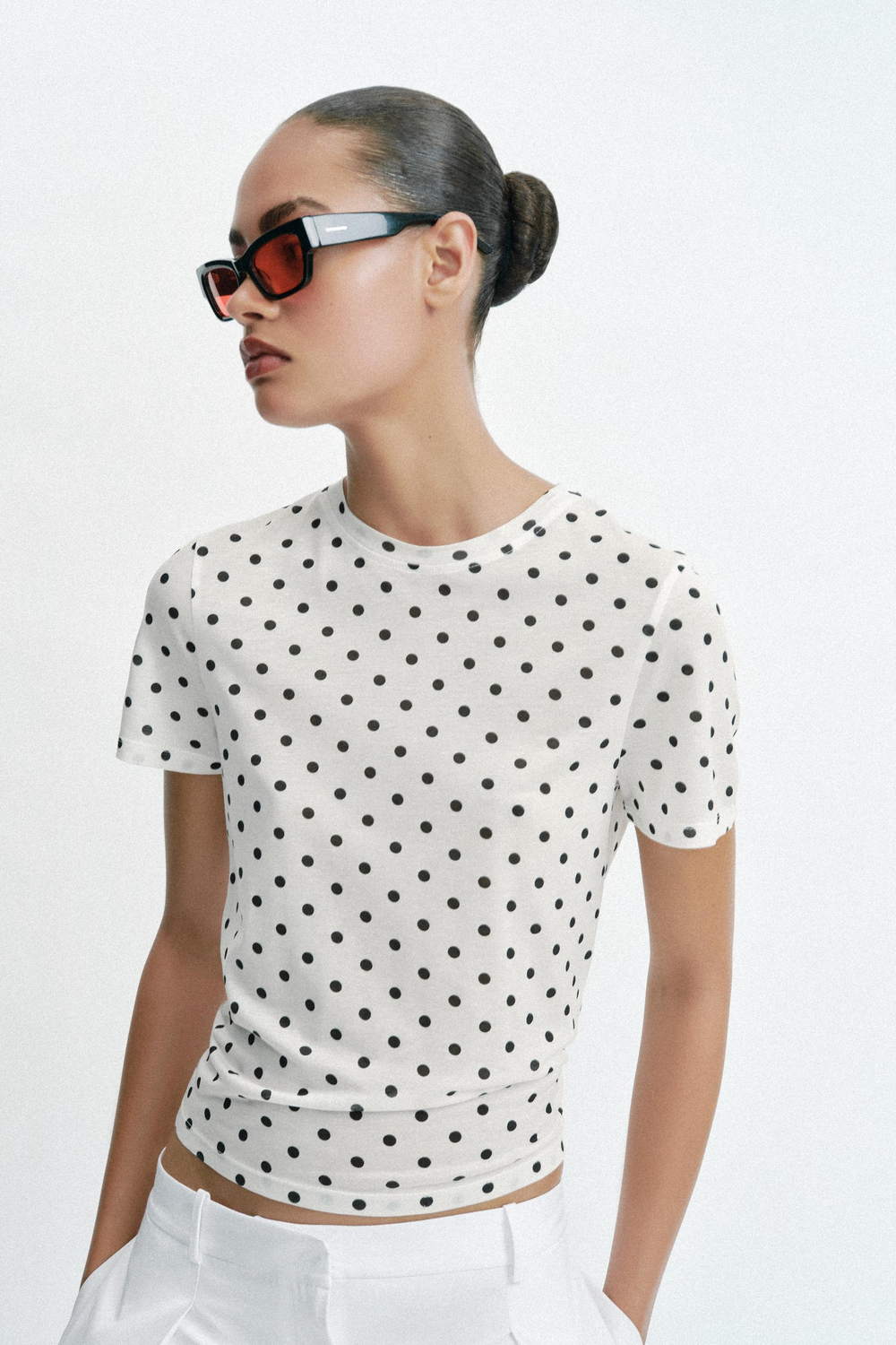 ZARA ФУТБОЛКА В ГОРОШЕК С КОРОТКИМИ РУКАВАМИ, ЭКРЮ/ЧЕРНЫЙ
