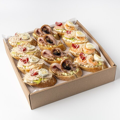 Большой сет брускетт "Цезарь" и утка горячего копчения