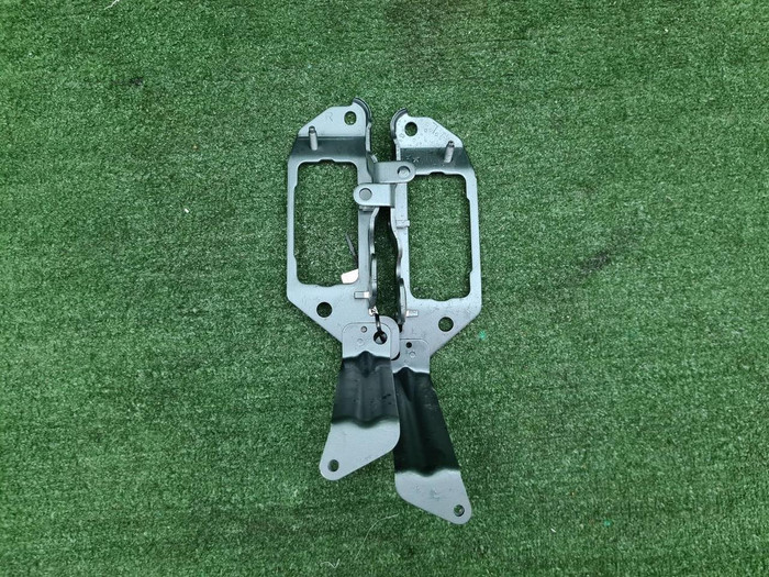 Кронштейн петли капота Kia Sorento 2 XM (12-21)