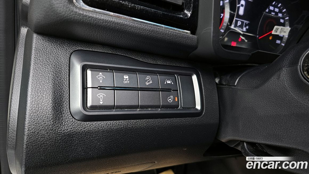 KG Mobility (Ssangyong) Very New Tivoli Бензин 1.5 2WD (04.2020)