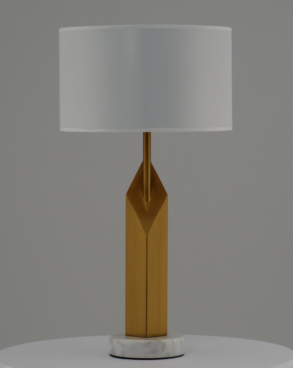 Лампа настольная Moderli V11148-1T Delicacy