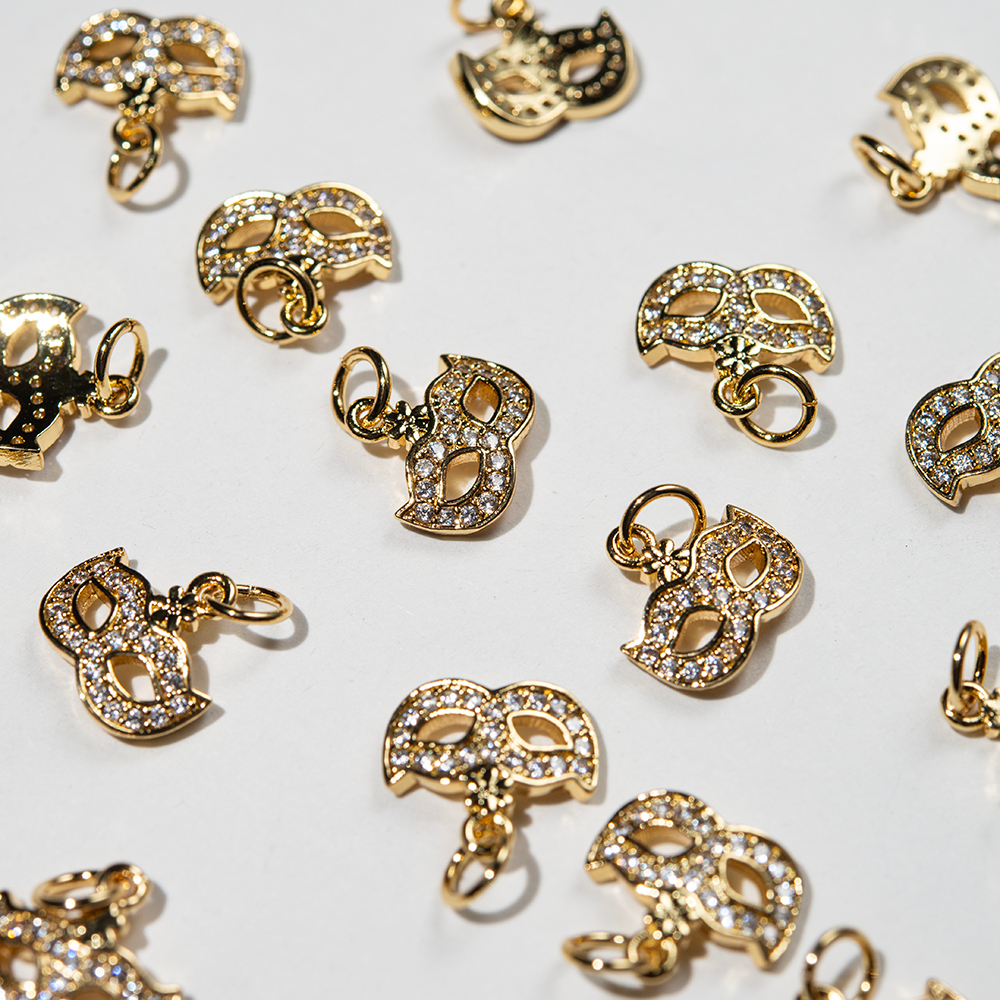 Подвеска "Маска", 10,2*11,2мм, фианиты, позолота