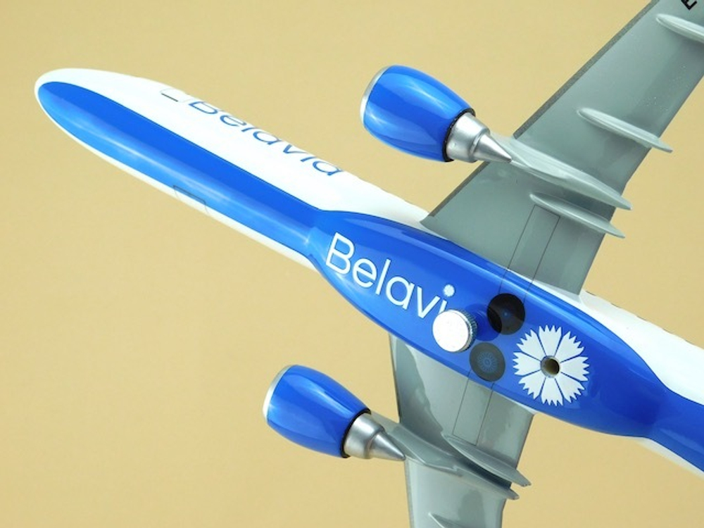 Модель самолета Embraer 195 (М1:100,Belavia)