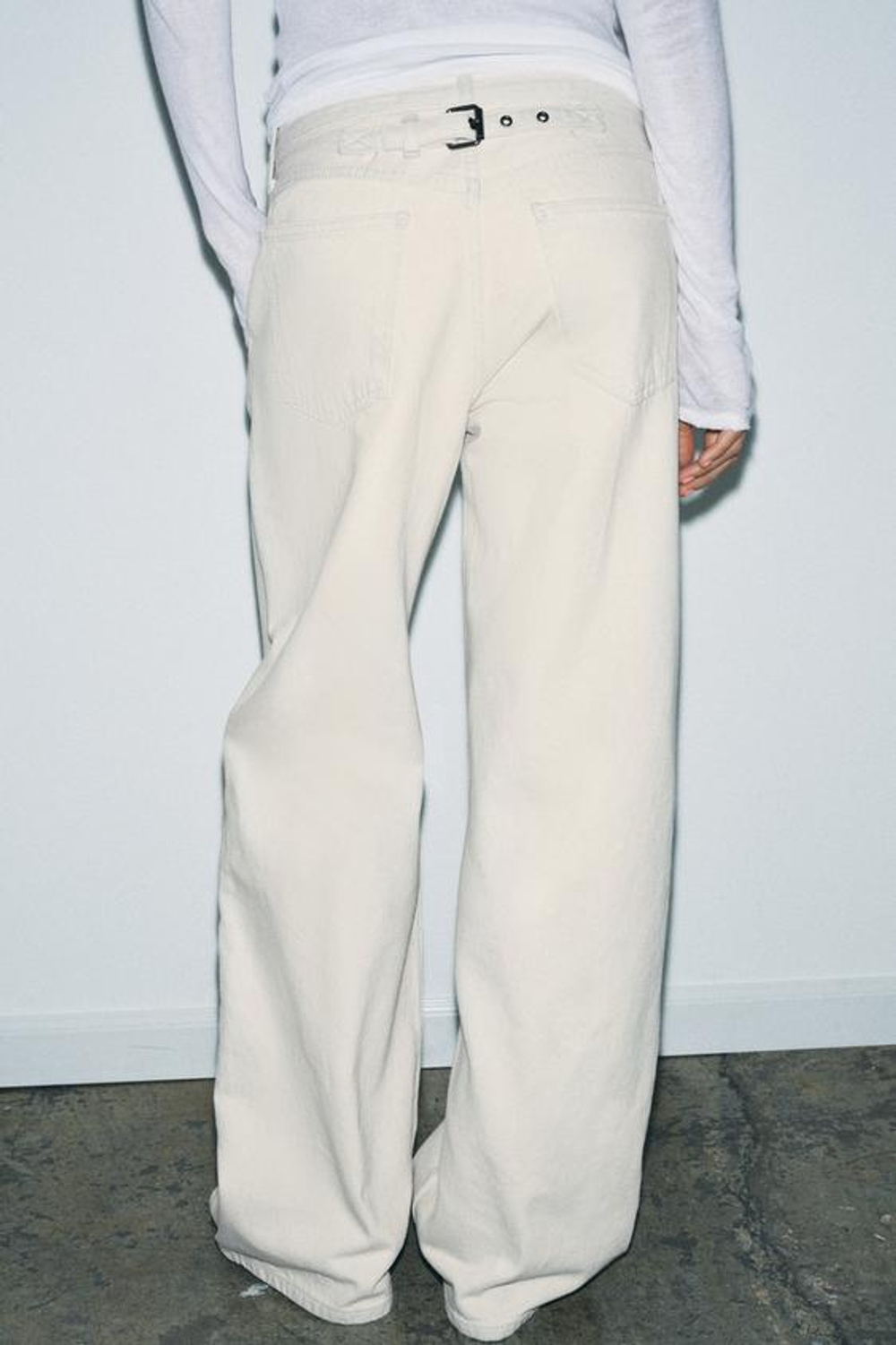 ZARA ДЖИНСЫ ZW COLLECTION СО СРЕДНЕЙ ПОСАДКОЙ И ХЛЯСТИКОМ, ЭКРЮ