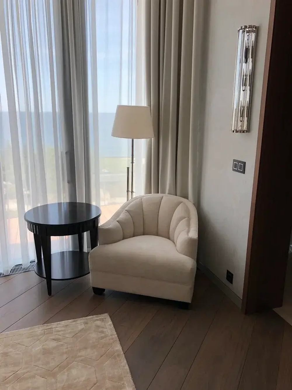 Стол для спальни