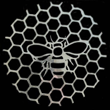 Трафарет пластиковый "Пчела на сотах" 19 см