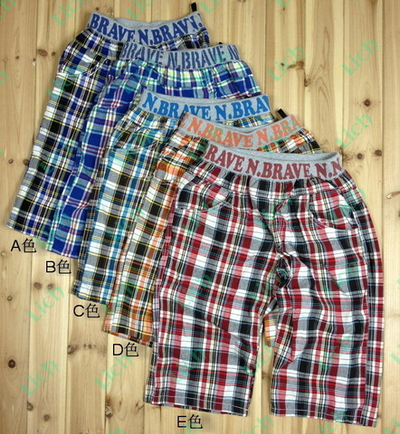Шорты в клетку с надписью "Brave N." на резинке