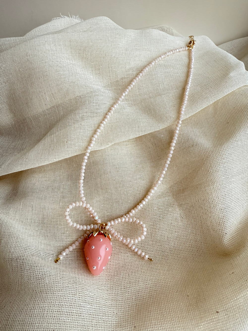 Чокер «Клубничная нежность»