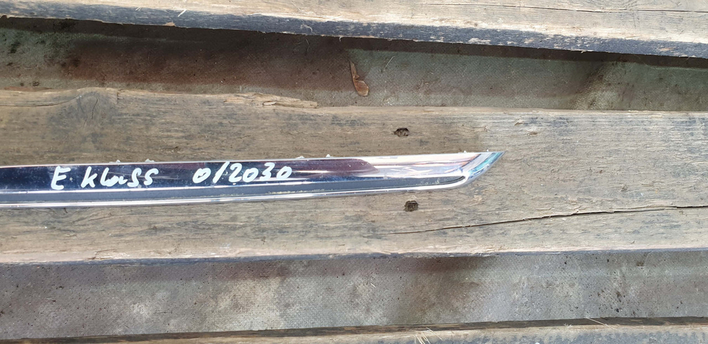 Молдинг решетки радиатора Mercedes E (W213) 16-20 Б/У Оригинал A2138880373