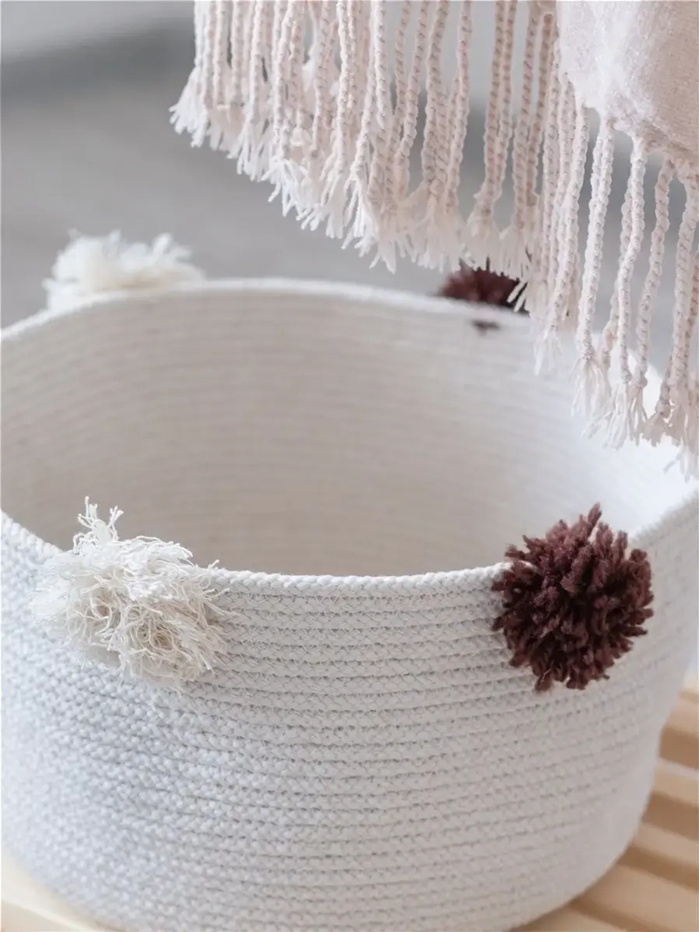 Корзина из хлопка с помпонами/для хранения/плетеная/корзина, 28см