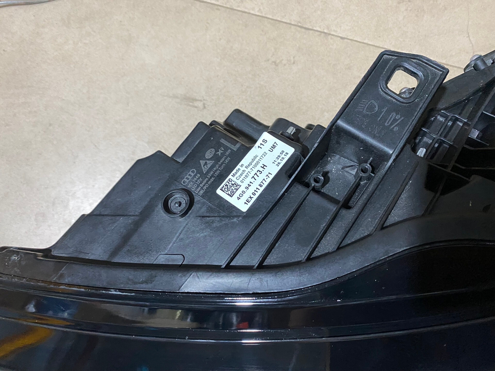 Передняя левая фара LED Audi A6 C7 оригинал