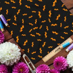 Ткань флис оранжевые летучие мыши на чёрном фоне