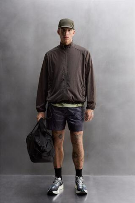 ZARA ЛЕГКАЯ КУРТКА ИЗ ВЫСОКОТЕХНОЛОГИЧНОЙ ТКАНИ, КОРИЧНЕВЫЙ