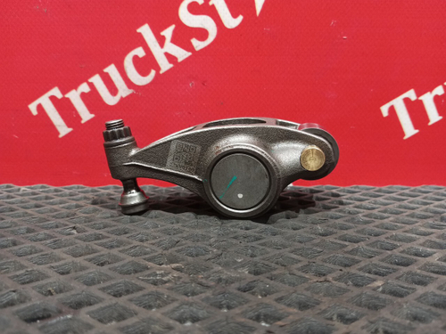 Коромысло впускного клапана 2023г.