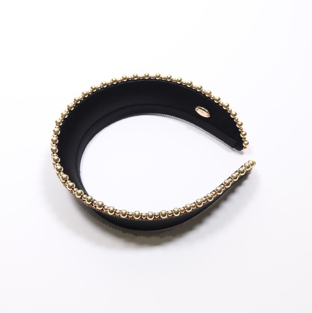 Кокошник с золотым декором по верхнему краю