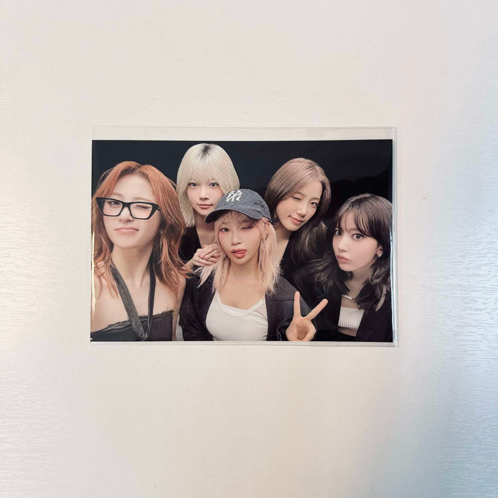 Открытка Le sserafim - HOT (weverse shop)