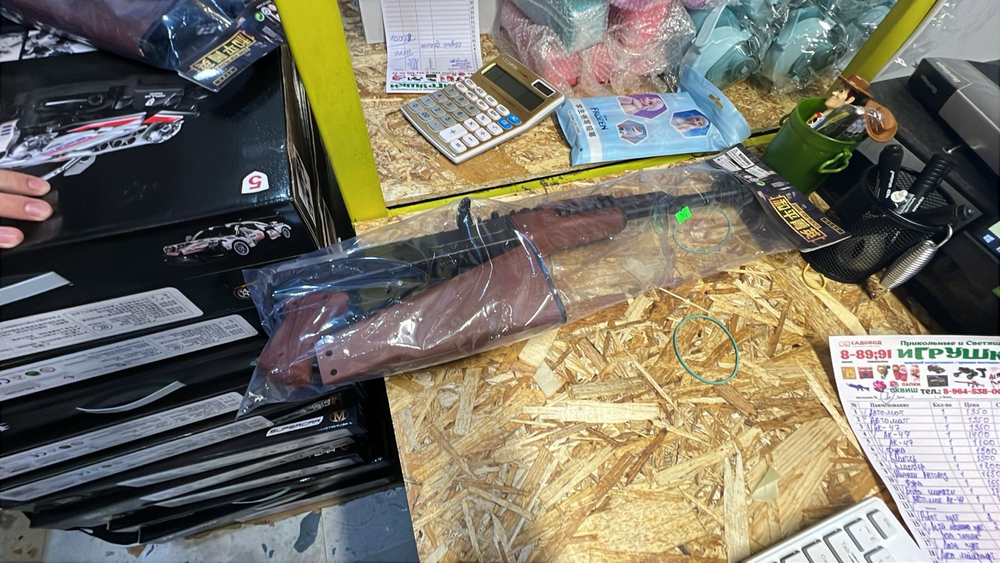 Ак-47 в прозрачной упаковке