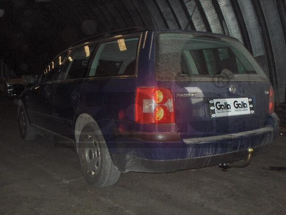 Оцинкованный фаркоп на Volkswagen Passat B5 седан/универсал 4WD 1996-2005 (без электрики), Galia V050A